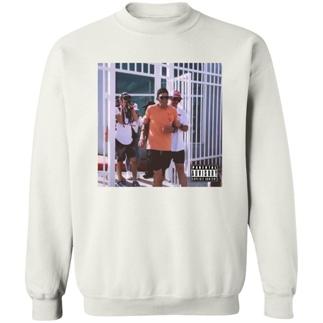 Tom Brady On Land After The Bucs' Boat Parade Shirt Hoodie Tom Brady On Land After The Bucs' Boat Parade Shirt Hoodie
