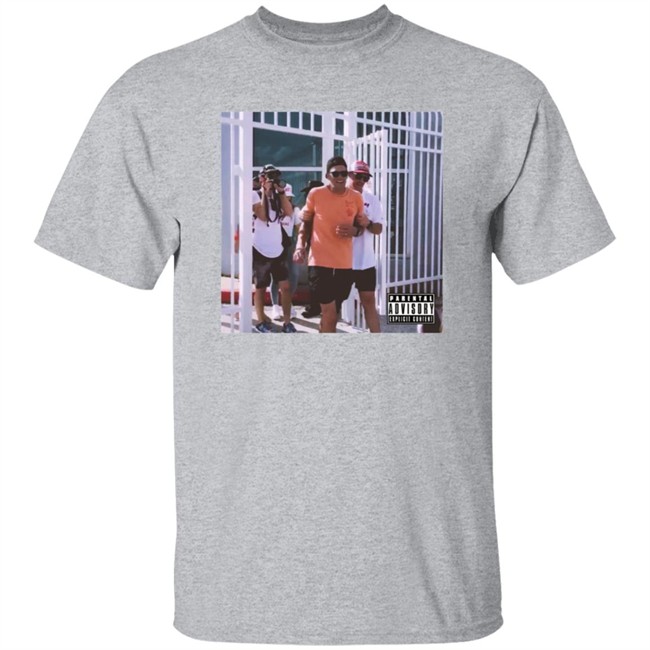 Tom Brady On Land After The Bucs' Boat Parade Shirt Hoodie Tom Brady On Land After The Bucs' Boat Parade Shirt Hoodie
