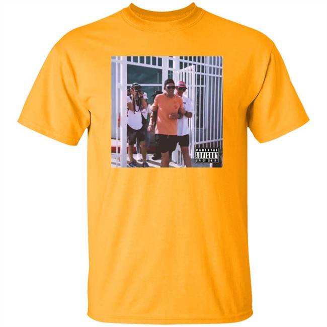 Tom Brady On Land After The Bucs' Boat Parade Shirt Hoodie Tom Brady On Land After The Bucs' Boat Parade Shirt Hoodie