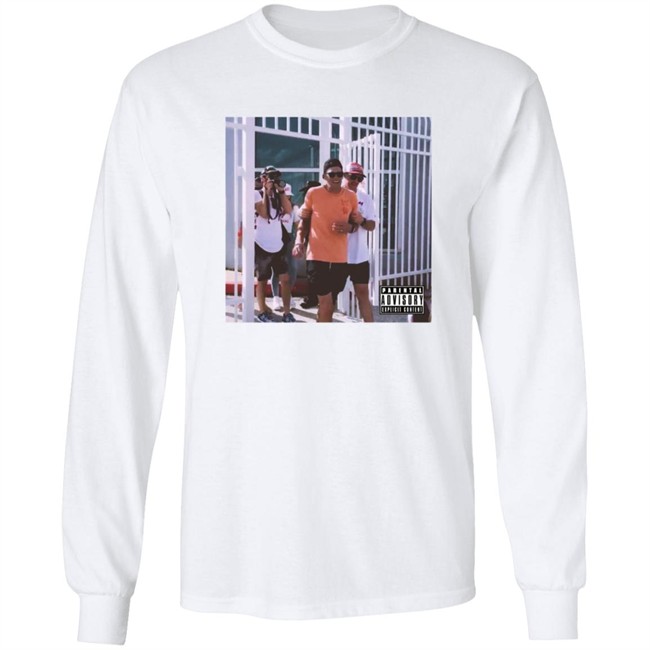 Tom Brady On Land After The Bucs' Boat Parade Shirt Hoodie Tom Brady On Land After The Bucs' Boat Parade Shirt Hoodie