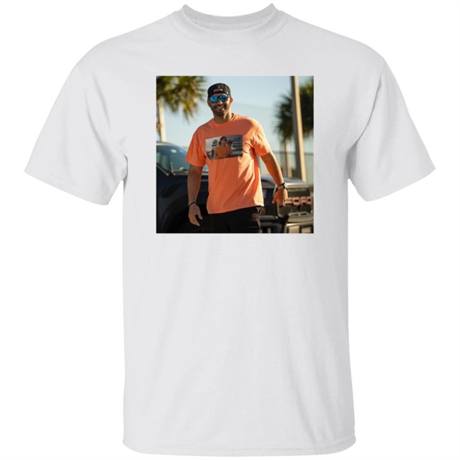 Barstool Store Meta Tee Shirt Martinez Wearing A T Shirt Of Tom Brady Shirt Barstool Store Meta Tee Shirt Martinez Wearing A T Shirt Of Tom Brady Shirt